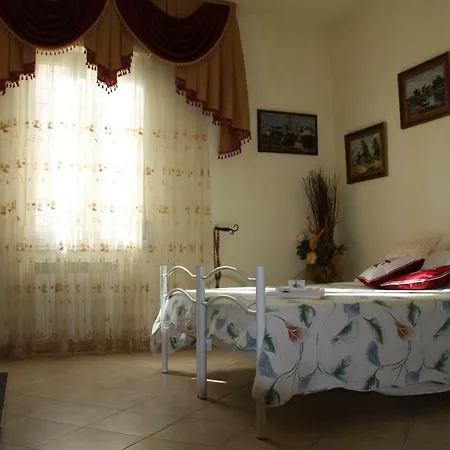 Town Bed and Breakfast Πίζα