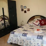 Town לינה וארוחת בוקר
